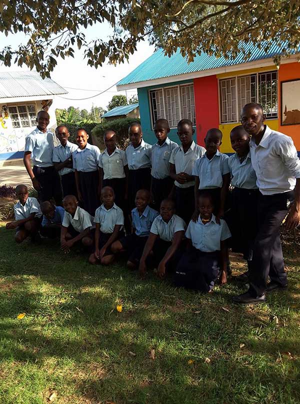 Dernières photos du projet du Parlement de la santé scolaire du Mouvement de la vie en Ouganda, St. Agnes Centre for Education – février 2017