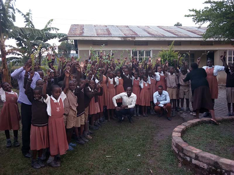 Dernières photos montrant les résultats du projet de jardinage scolaire en Ouganda