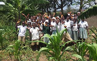 Premier projet de jardinage scolaire générateur de revenus en Ouganda !