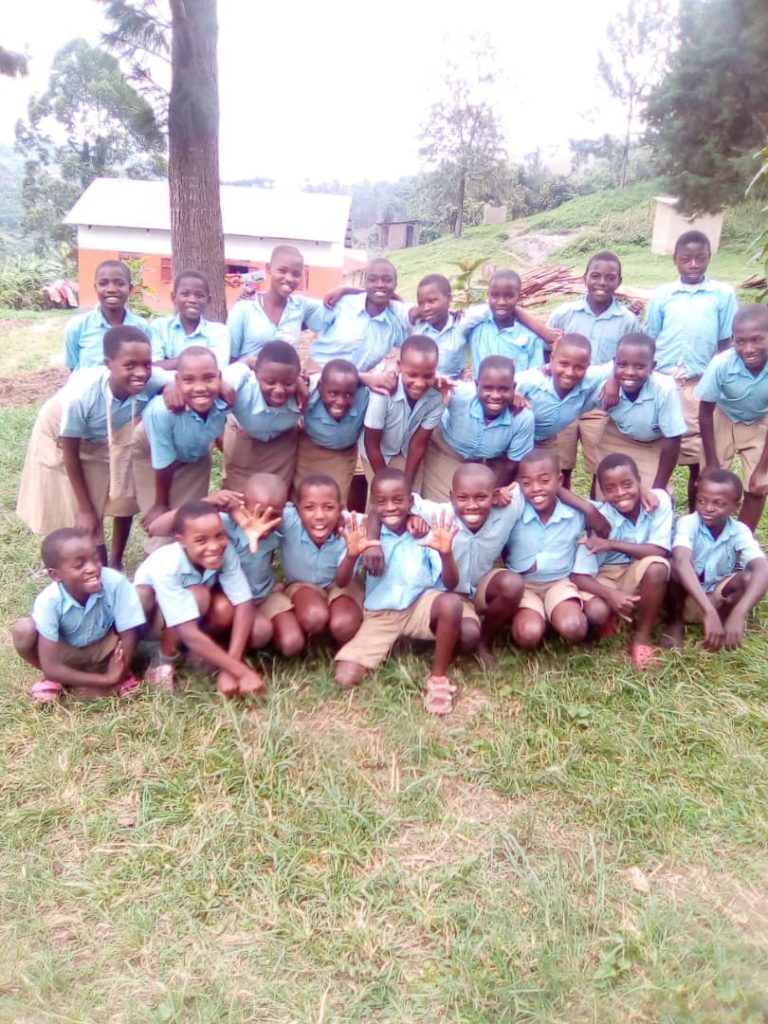 Dernières photos de projets de jardinage à l’école primaire intégrée Bugamba et à l’école primaire de Rushanje en Ouganda