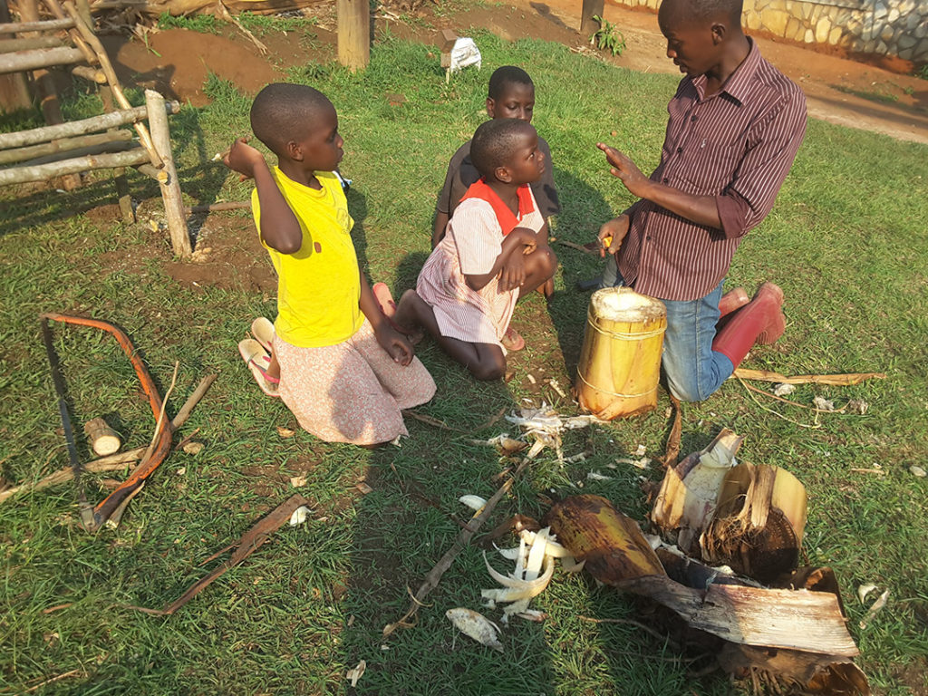 Lancement d’un jardin de démonstration communautaire chez M. Nuwagira John dans la ville de Mbarara, en Ouganda